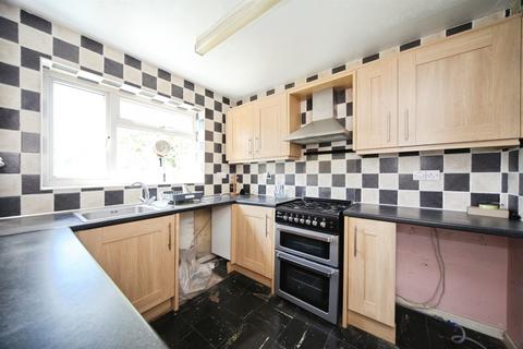 3 bedroom townhouse for sale, Winchester Gardens, Luton