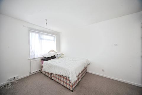 3 bedroom townhouse for sale, Winchester Gardens, Luton