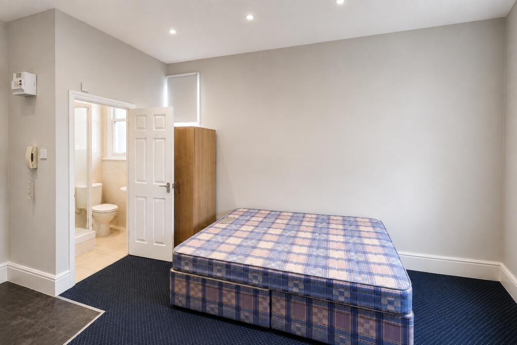 Apartment in London - View 5