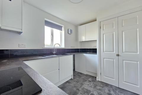 2 bedroom flat to rent, Kinross Court, London, SE6