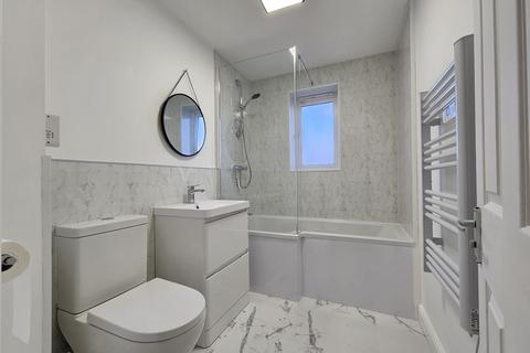 2 bedroom flat to rent, Kinross Court, London, SE6