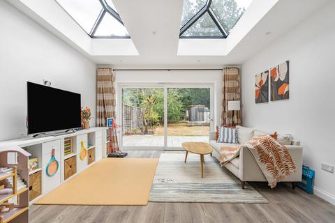 4 bedroom semi-detached house for sale, Broomfield Road, Addlestone KT15