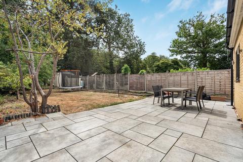 4 bedroom semi-detached house for sale, Broomfield Road, Addlestone KT15