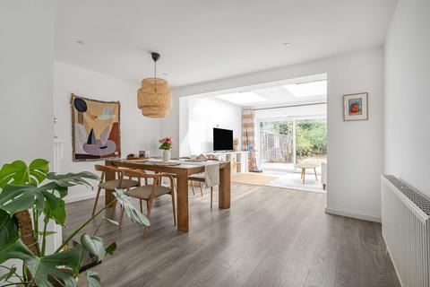 4 bedroom semi-detached house for sale, Broomfield Road, Addlestone KT15