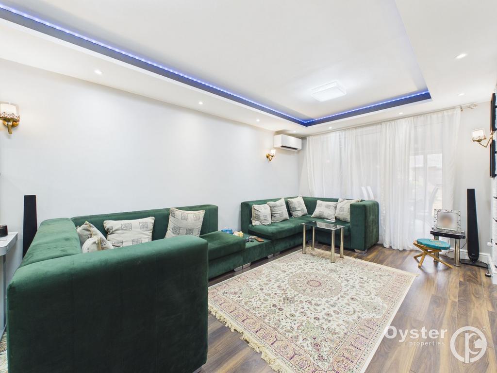 House in Stanmore - View 3