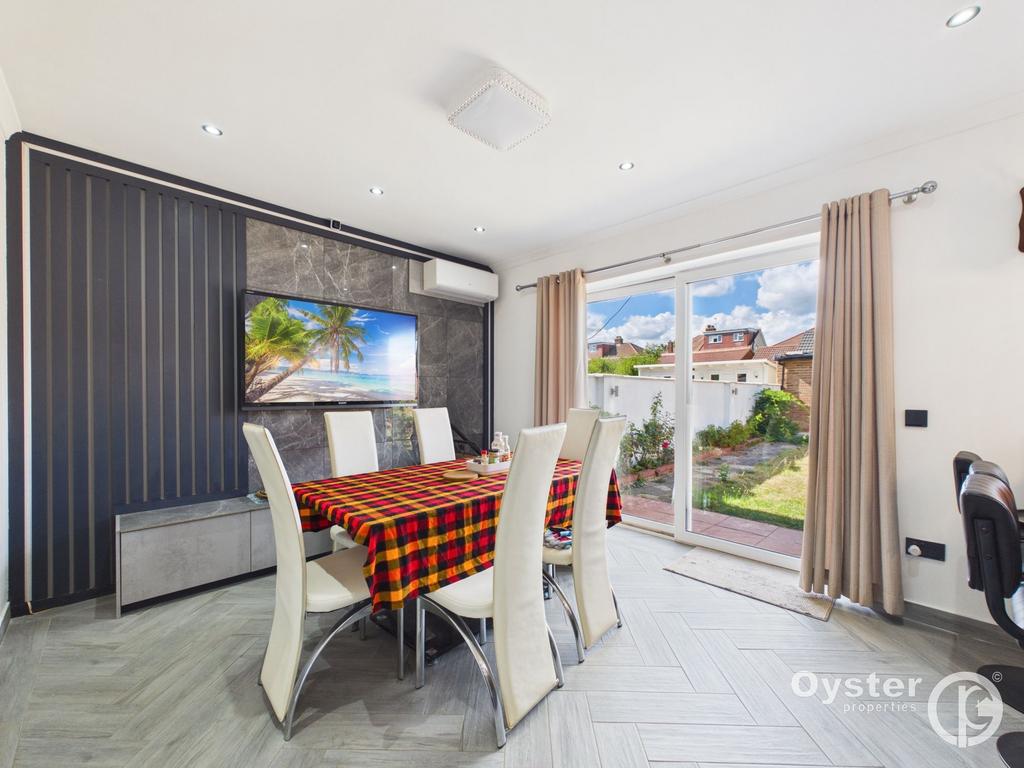 House in Stanmore - More