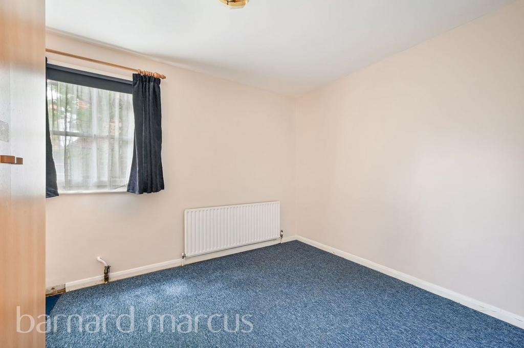 Apartment in New Malden - More