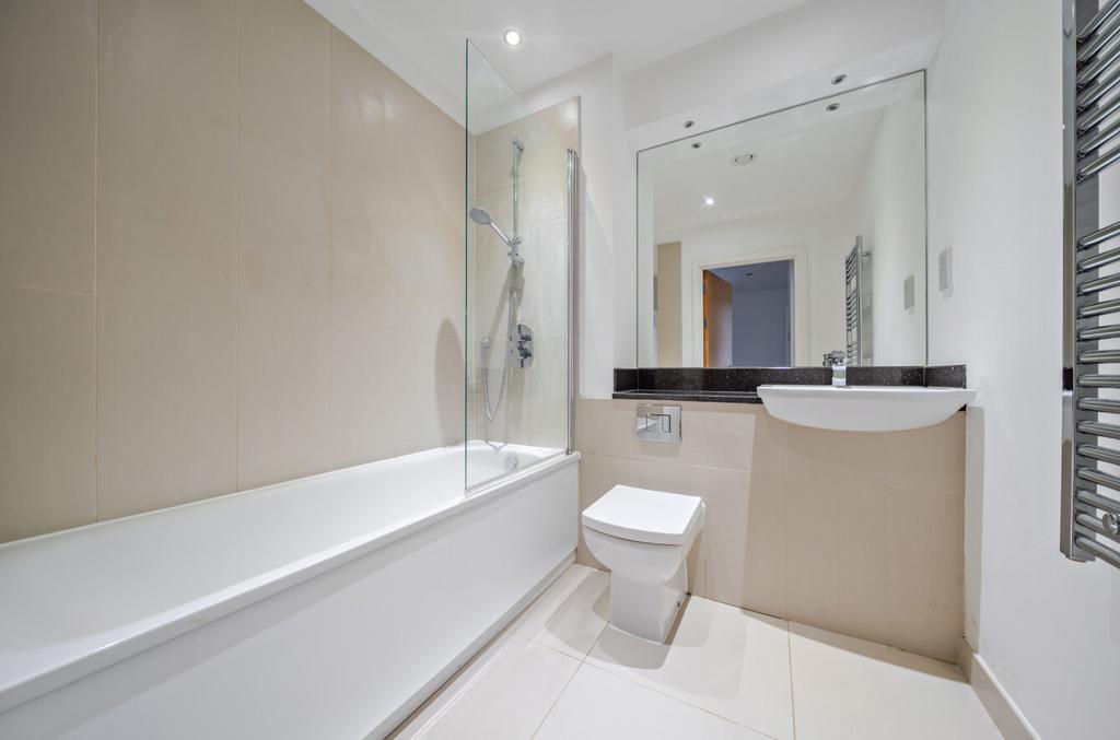 Apartment in Worthing, West Sussex - More