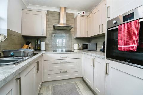 2 bedroom flat to rent, Pittville Circus Road, Cheltenham, GL52