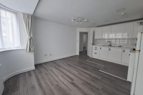 3 bedroom flat to rent, Danes Gate, Harrow HA1