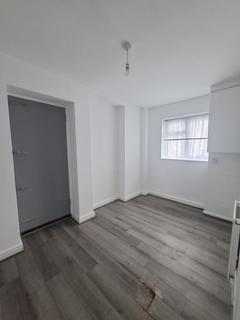3 bedroom flat to rent, Danes Gate, Harrow HA1