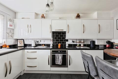 2 bedroom semi-detached house for sale, Russell Close, Long Itchington, Southam