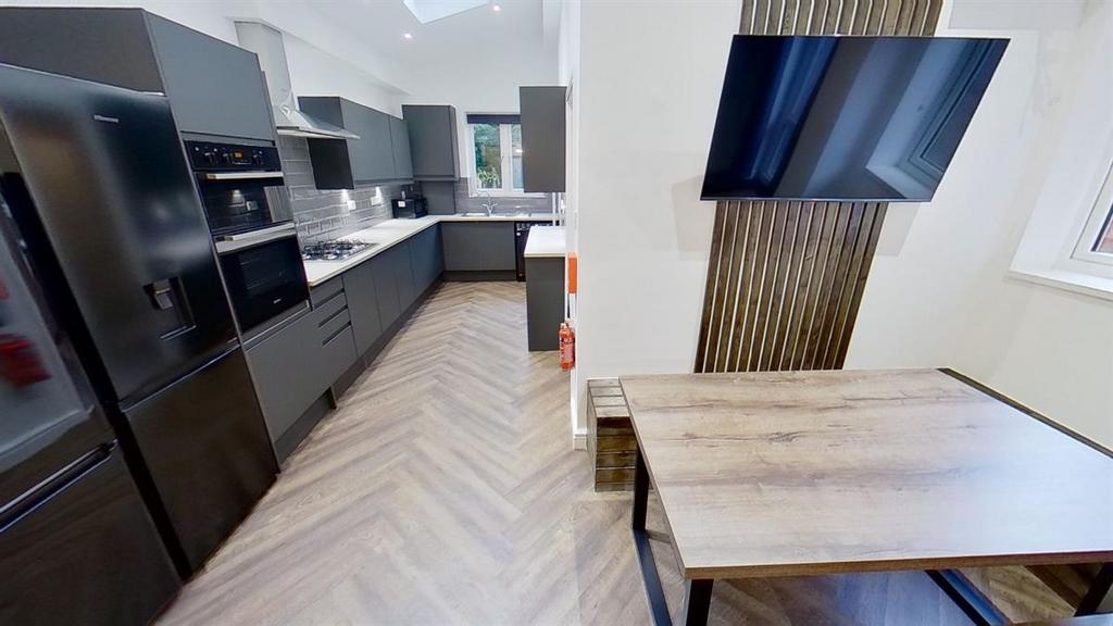 House in Nottingham - View 2
