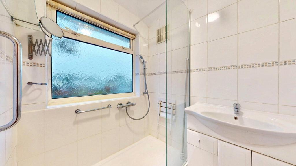 House in Staines-upon-Thames - View 3