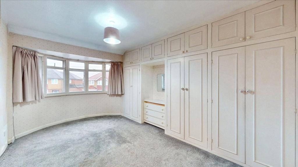 House in Staines-upon-Thames - More