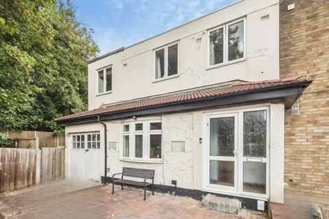 4 bedroom end of terrace house to rent, Vigilant Close London SE26