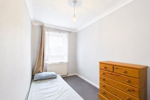 2 bedroom terraced house to rent, Tuscan Close, Tilehurst, Reading, Berkshire, RG30