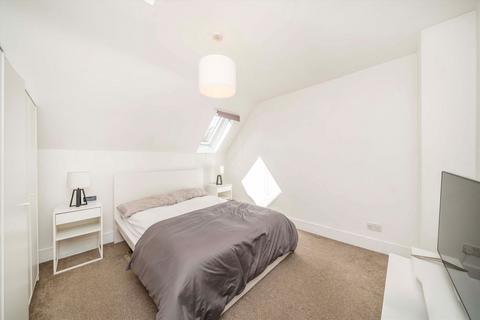 2 bedroom flat for sale, St Andrew's Square, Surbiton KT6