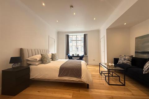 Studio to rent, Hallam Street, Marylebone