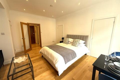 Studio to rent, Hallam Street, Marylebone