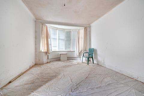 undefined, Ridings Avenue, London