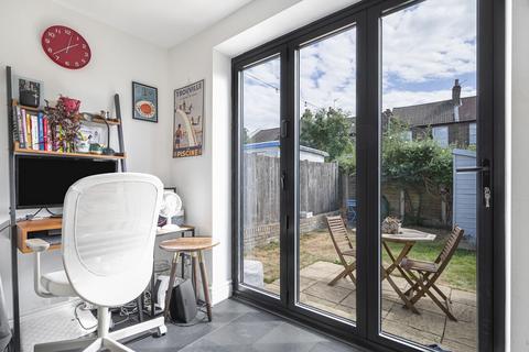 2 bedroom semi-detached house for sale, Park End, Bromley