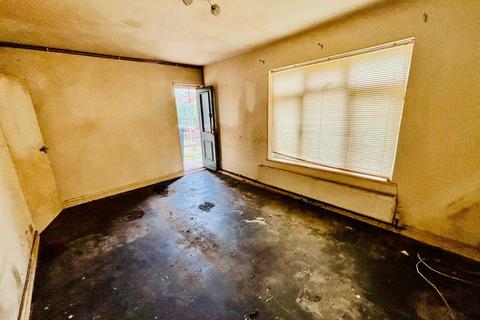 1 bedroom flat for sale, Heights Drive, Leeds