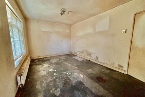 1 bedroom flat for sale, Heights Drive, Leeds
