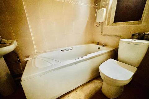 1 bedroom flat for sale, Heights Drive, Leeds