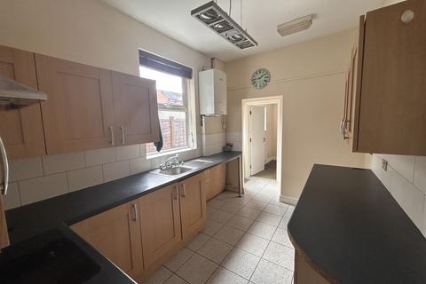 4 bedroom terraced house to rent, Milcote Road, Smethwick, B67