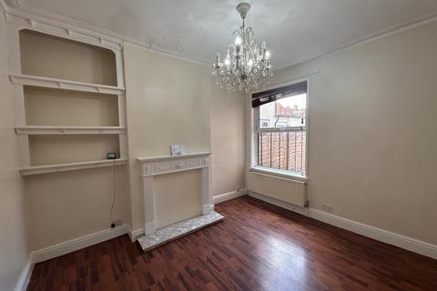 4 bedroom terraced house to rent, Milcote Road, Smethwick, B67
