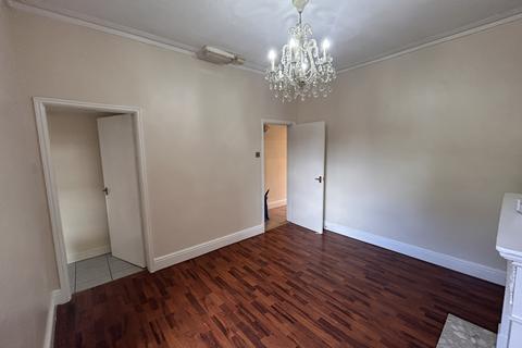 4 bedroom terraced house to rent, Milcote Road, Smethwick, B67
