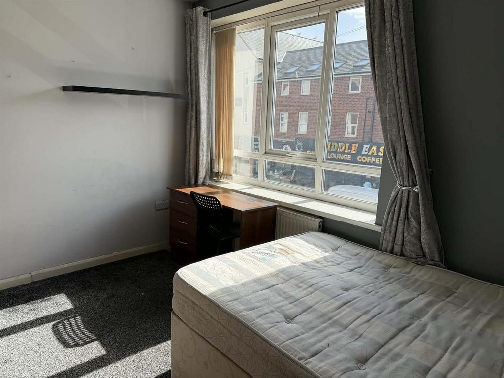 House in Newcastle Upon Tyne - View 2