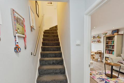 2 bedroom end of terrace house for sale, Hale Avenue, Stony Stratford, Milton Keynes, Buckinghamshire, MK11