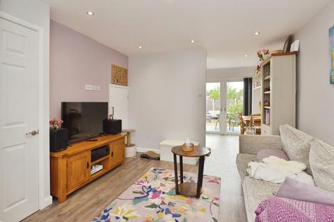 2 bedroom end of terrace house for sale, Hale Avenue, Stony Stratford, Milton Keynes, Buckinghamshire, MK11