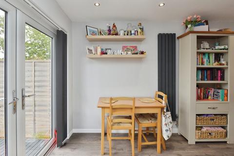 2 bedroom end of terrace house for sale, Hale Avenue, Stony Stratford, Milton Keynes, Buckinghamshire, MK11
