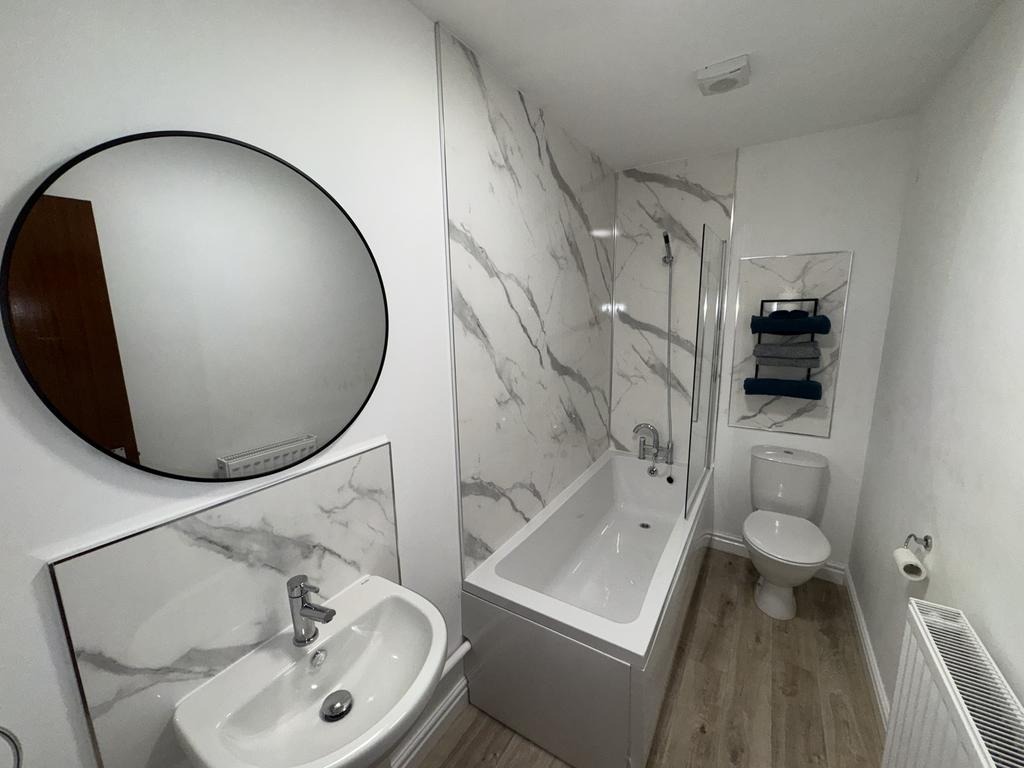 Apartment in Birkenhead, Lower Tranmere - View 4