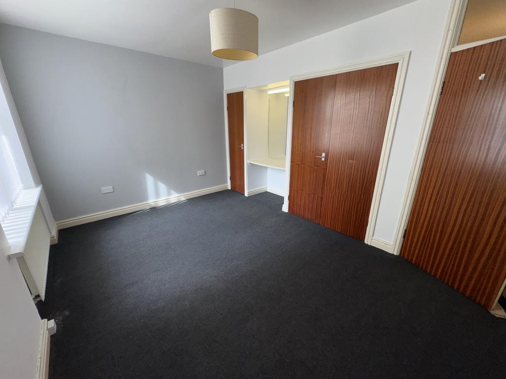Apartment in Birkenhead, Lower Tranmere - More