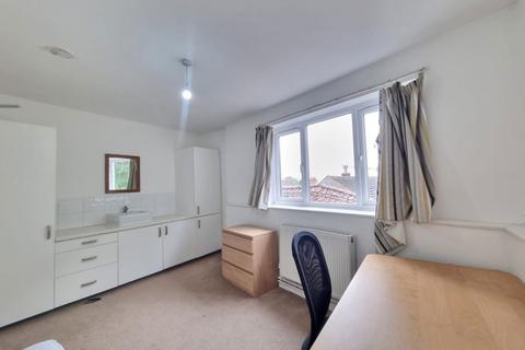 4 bedroom house to rent, Church Gate, Derby