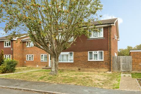 2 bedroom ground floor flat for sale, Churchill Road, Smallfield, Horley