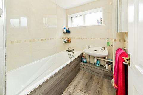 2 bedroom ground floor flat for sale, Churchill Road, Smallfield, Horley