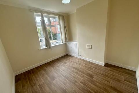 4 bedroom terraced house to rent, Wordsworth Road, Leicester LE2