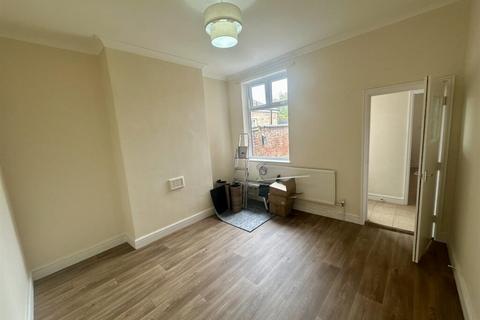 4 bedroom terraced house to rent, Wordsworth Road, Leicester LE2