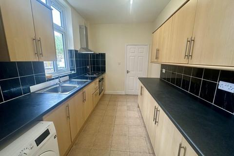 4 bedroom terraced house to rent, Wordsworth Road, Leicester LE2