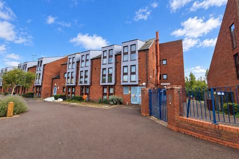 1 bedroom flat to rent, Wycliffe End, Gatehouse Industrial Are,