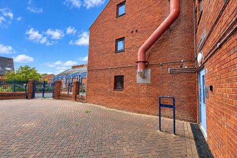 1 bedroom flat to rent, Wycliffe End, Gatehouse Industrial Are,