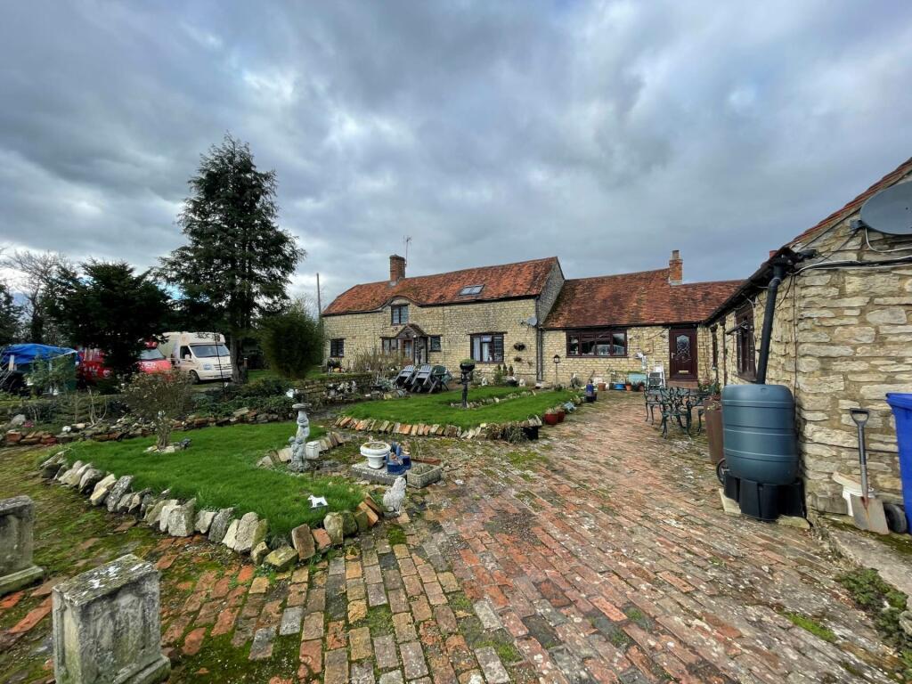 House in Old Stratford, West Northamptonshire - View 3