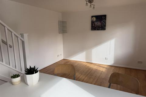1 bedroom end of terrace house to rent, Underhill Close, Newport