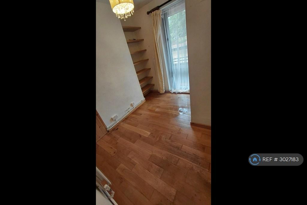 Apartment in London - View 3
