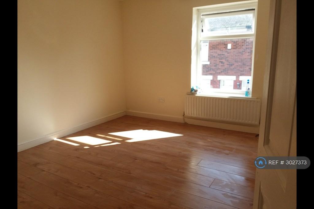 House in Reddish - More
